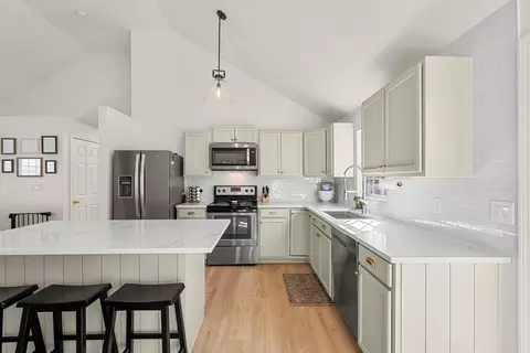16 Beale St, Worcester, MA 01606 photo 2