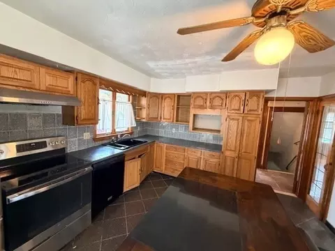 44 Bigelow St, Fall River, MA 02720 photo 12