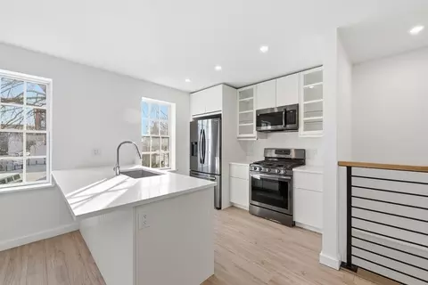 289 Central St, Lowell, MA 01852