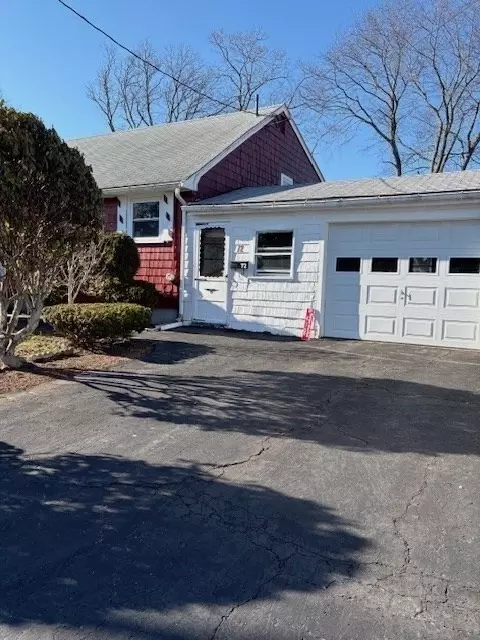 72 Crestfield Ter, Brockton, MA 02302