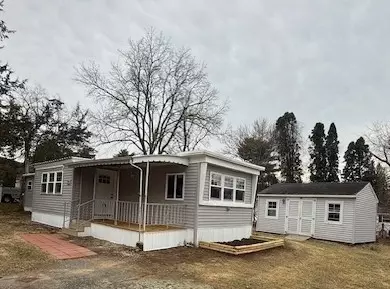 28 Riverview Cir, Brimfield, MA 01010
