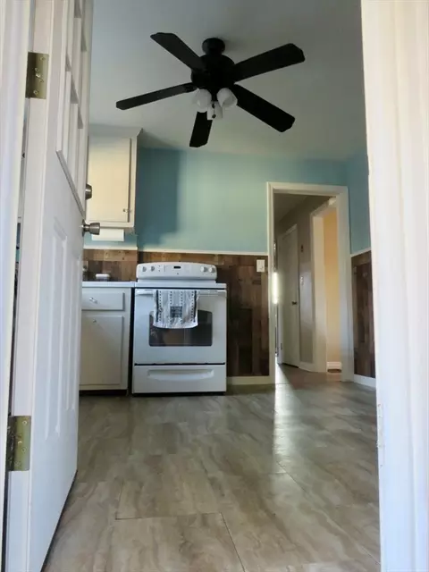 39 Balfour Dr, Springfield, MA 01118 photo 10