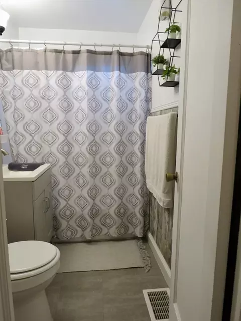 39 Balfour Dr, Springfield, MA 01118 photo 17