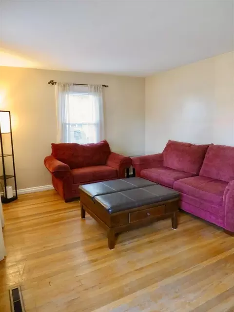 39 Balfour Dr, Springfield, MA 01118 photo 5