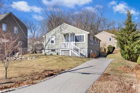 98 Lakeshore Dr, Marlborough, MA 01752