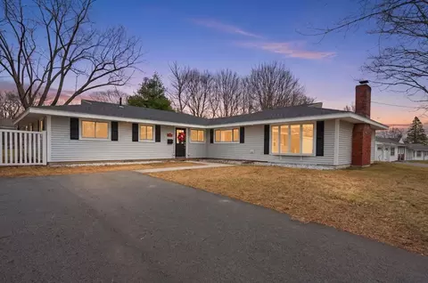 11 Pontiac Rd, Peabody, MA 01960