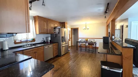11 Walnut St, Douglas, MA 01516 photo 4