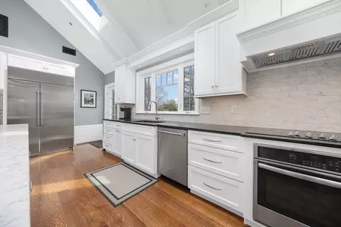 7 Spring Ln, Hingham, MA 02043 photo 6