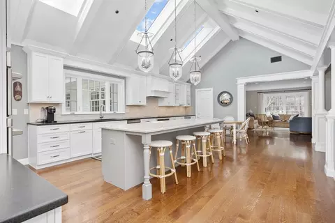 7 Spring Ln, Hingham, MA 02043 photo 5