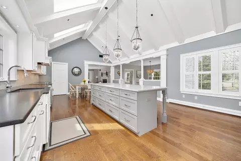 7 Spring Ln, Hingham, MA 02043 photo 4