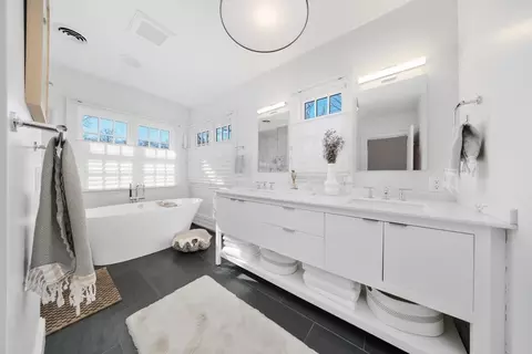 Bath - 187 Main St, Hingham, MA 02043 photo 3 of 5