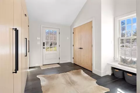 Entry Way - 187 Main St, Hingham, MA 02043 photo 2 of 4