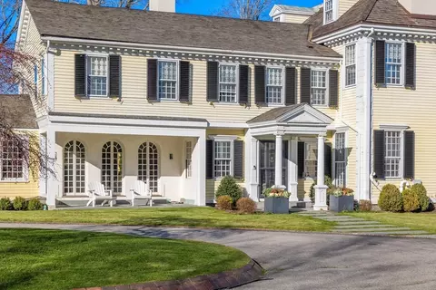 Exterior - 187 Main St, Hingham, MA 02043 photo 3 of 7