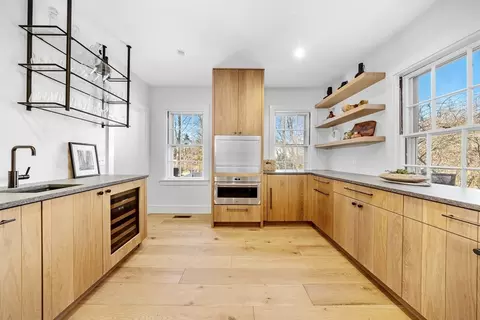 Kitchen - 187 Main St, Hingham, MA 02043 photo 4 of 5