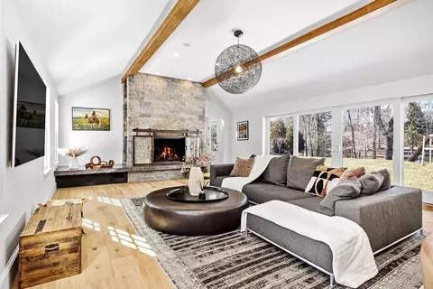 Living - 187 Main St, Hingham, MA 02043 photo 4 of 4