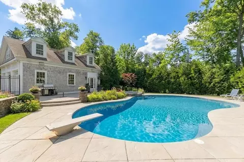Exterior - 187 Main St, Hingham, MA 02043 photo 6 of 7