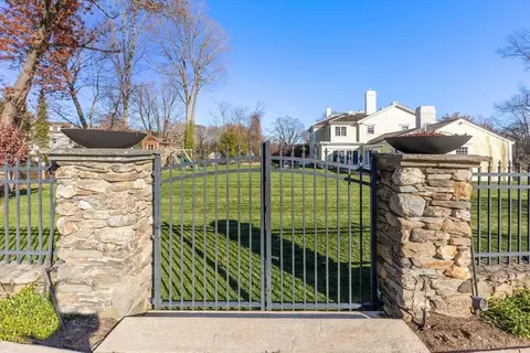 Exterior - 187 Main St, Hingham, MA 02043 photo 5 of 7