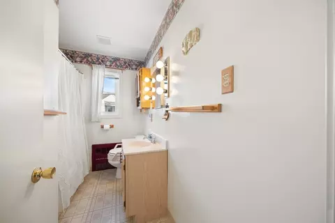 Bath - 54 Mitchell Dr #54, Chicopee, MA 01022 photo 2 of 2