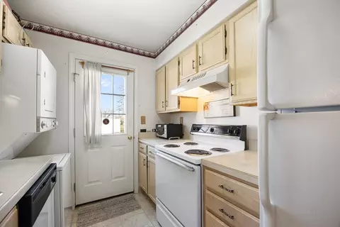 Kitchen - 54 Mitchell Dr #54, Chicopee, MA 01022 photo 2 of 3