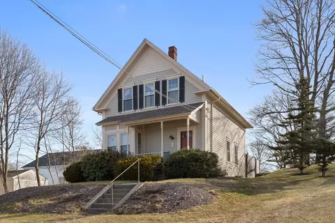 4 White Ave, Douglas, MA 01516 photo 2