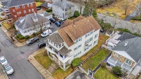 93 Osborn St, Fall River, MA 02724 photo 2