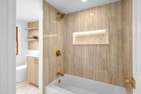 Bath - 8 Pine Tree Dr, Wareham, MA 02532 photo 2 of 4