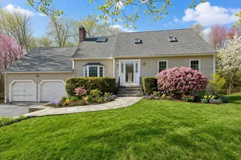 9 Heritage St, Shrewsbury, MA 01545