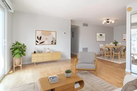 6 Post Oak Ln #9, Natick, MA 01760