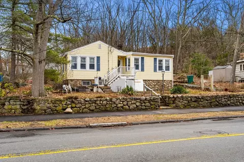 111 Den Quarry Rd, Lynn, MA 01904