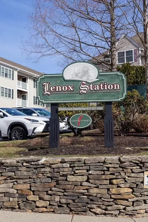 1 Lenox St #314, Norwood, MA 02062