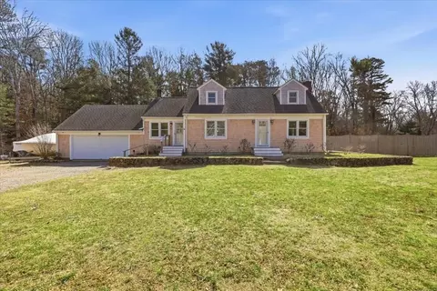 23 Clubhouse Dr, Pocasset, MA 02559