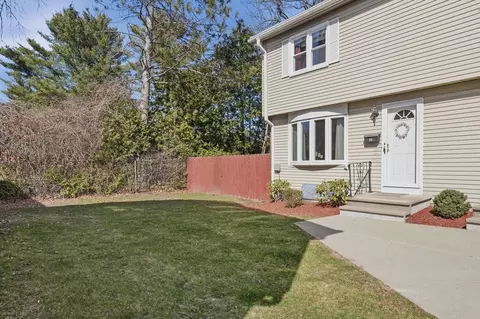 54 Yorktown Ct #54, Chicopee, MA 01020