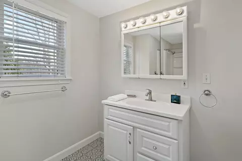 Bath - 20 Evergreen St, Wareham, MA 02571 photo 2 of 4