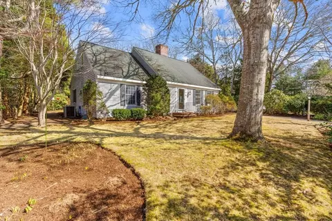 92 Wianno Cir, Osterville, MA 02655