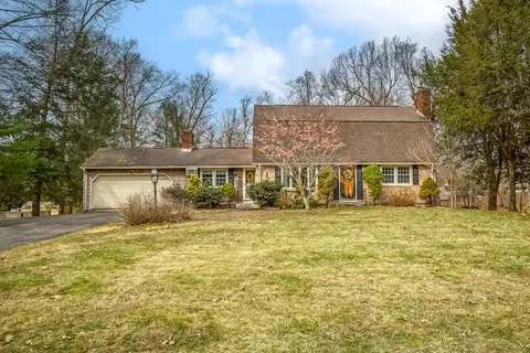 4 Raymond Dr, Wilbraham, MA 01095