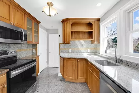 186 Belvidere St, Springfield, MA 01108 photo 18