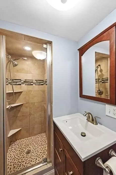 Bath - 14 Spring St # -R, Gloucester, MA 01930 photo 1 of 1