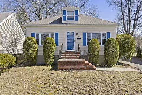 160 Glenellen Rd, West Roxbury, MA 02132