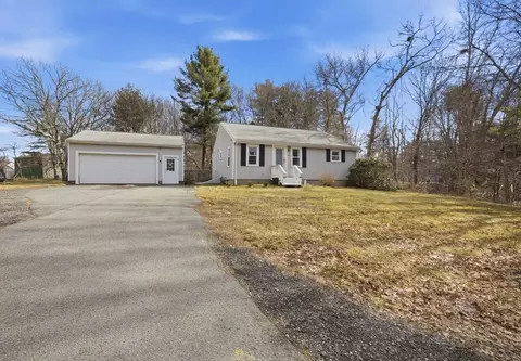 106 Old East Grv, Middleboro, MA 02346