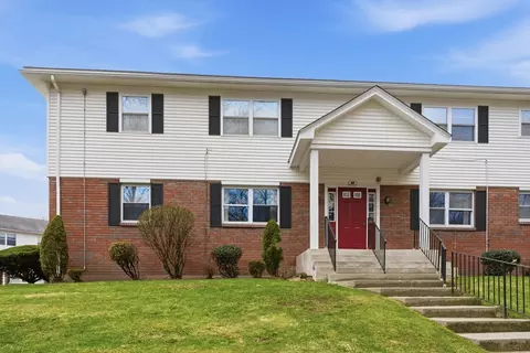 80 Colonial Cir #B, Chicopee, MA 01020