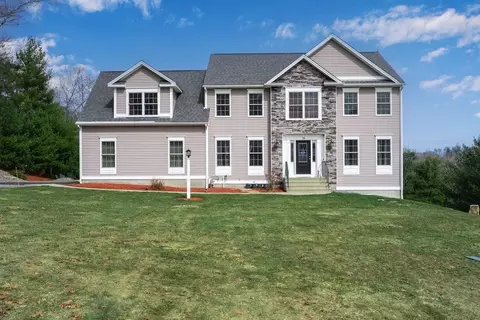 14 Longbrook Dr, Cumberland, RI 02864