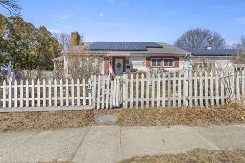 16 Morgan St, Fairhaven, MA 02719