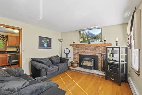 216 W Mountain St, Worcester, MA 01606