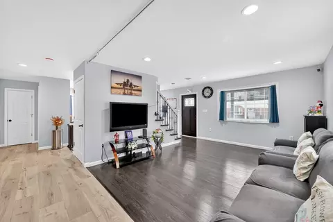Entry Way - 42 Ringgold St, Springfield, MA 01104 photo 2 of 5