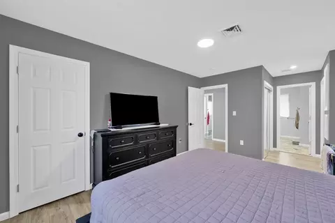 Bedroom - 42 Ringgold St, Springfield, MA 01104 photo 5 of 5