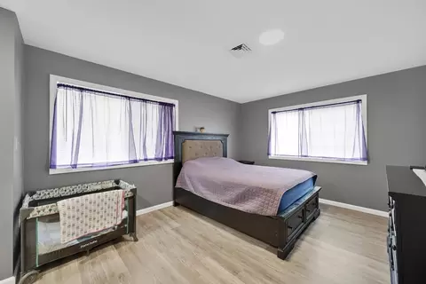 Bedroom - 42 Ringgold St, Springfield, MA 01104 photo 4 of 5