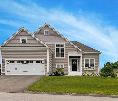 46 Rockwood Ln #46, Upton, MA 01568