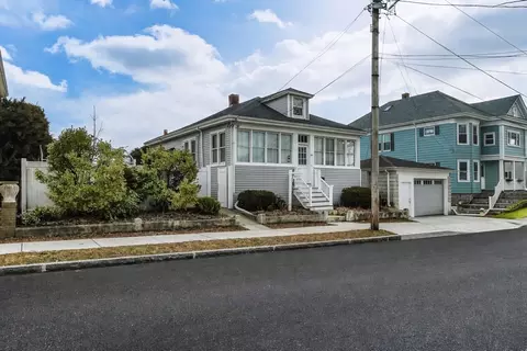 58 Oaklawn St, New Bedford, MA 02744