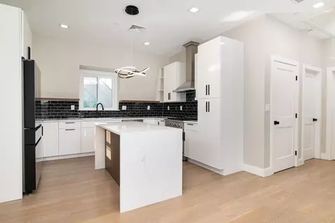 13 Arlington St #C, Somerville, MA 02145