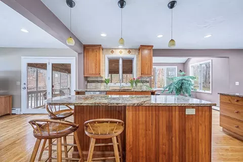 6 Ledgestone Dr, Hopkinton, MA 01748